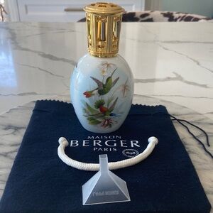 Vintage Lampe Berger Porcelain Fragrance Lampe. RARE Hummingbird Design!